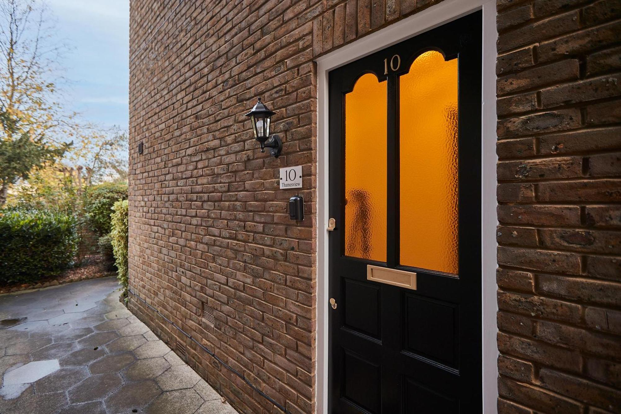 Host & Stay - Thamesview Staines-upon-Thames Dış mekan fotoğraf